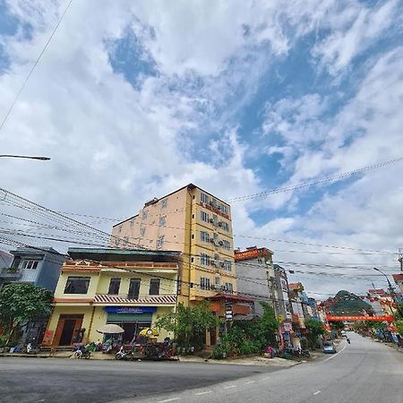 Khach San Tam Son Hotel Ха Жианг Екстериор снимка